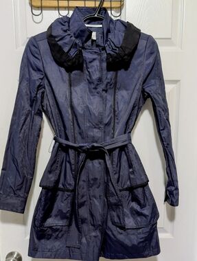 T Tahari Navy Ruffle Collar Trench Coat Women’s Small Belted Jacket